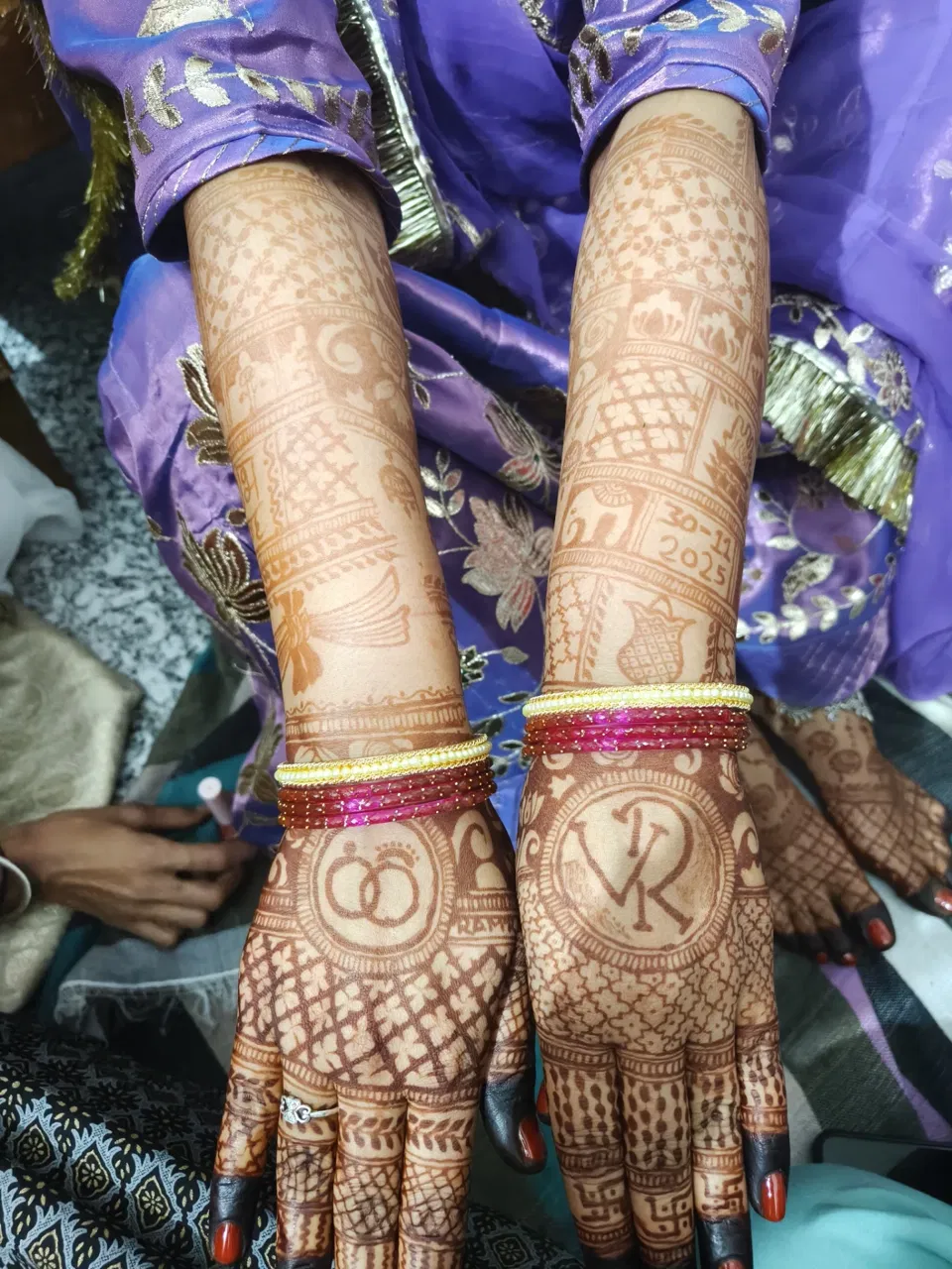 Bridal Back Hand Mehndi Design with Figures