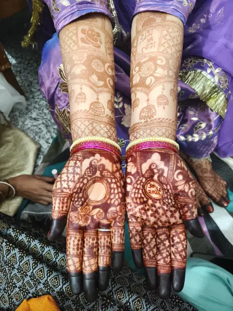 bridal figure mehndi design