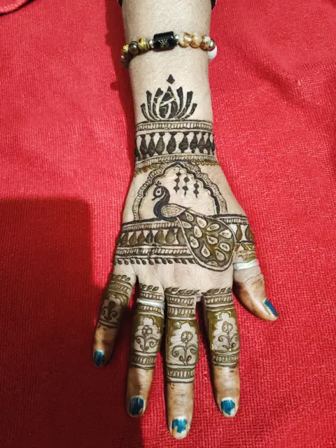 peacock back hand mehndi design