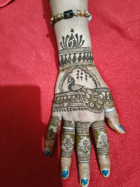 peacock back hand mehndi design