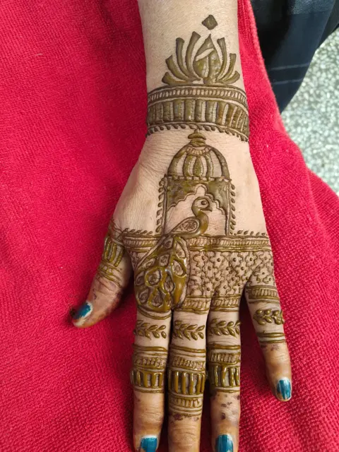 full hand mehndi design