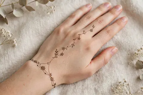 arabic bridal circle back hand mehndi design