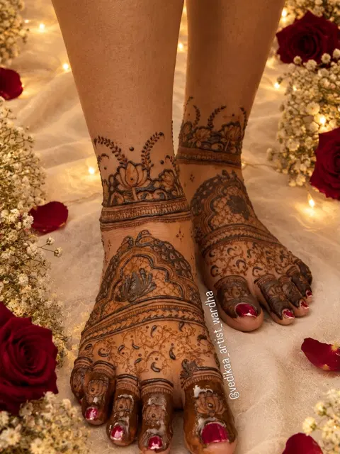 bridal figure foot mehndi design