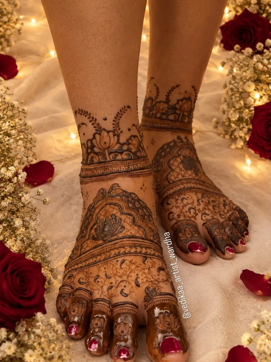 Bridal Foot Mehndi Design with Figures