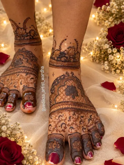 bridal figure foot mehndi design