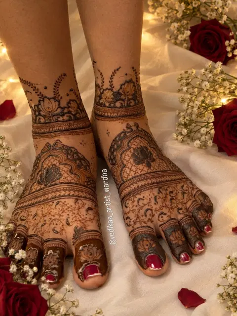 bridal figure back hand mehndi design