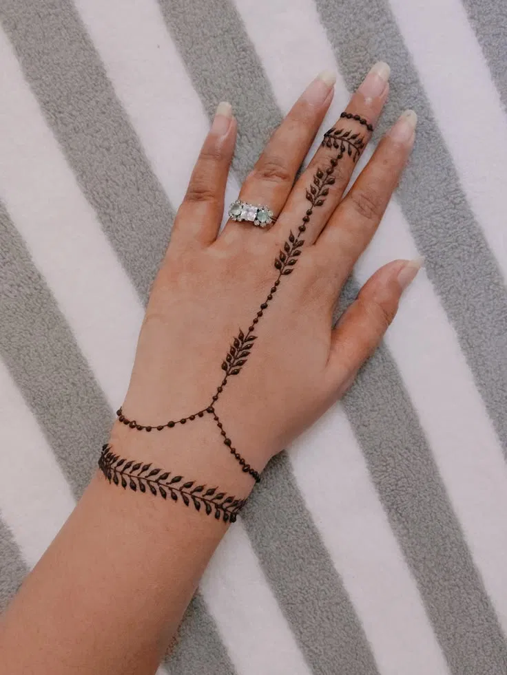 Arabic Minimal Back Hand Mehndi Design (4)