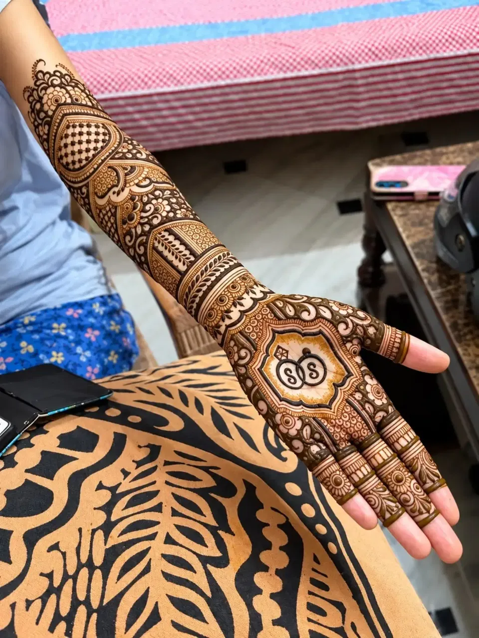 Bridal Full Hand Mehndi Design for Karwa Chauth (3)