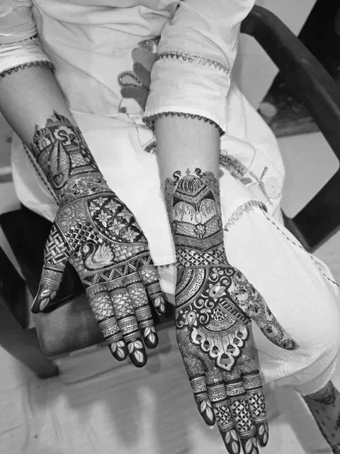 bridal figure front hand mehndi design