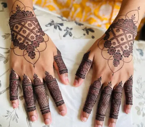 royal stylish jaal finger mehndi design
