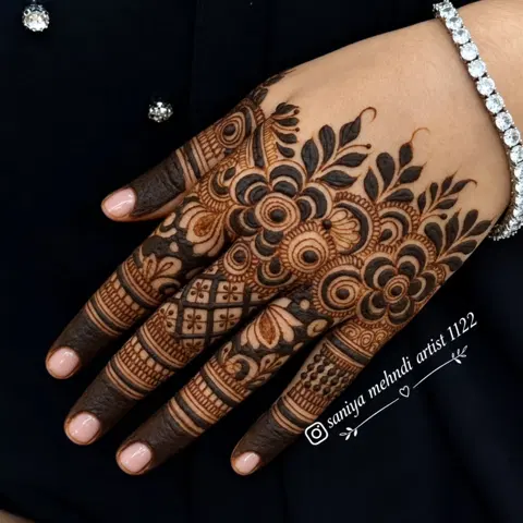 front hand mehndi design