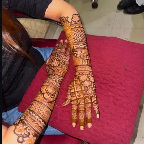full hand mehndi design