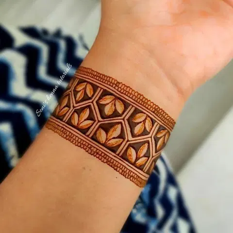 aesthetic simple front hand mehndi design