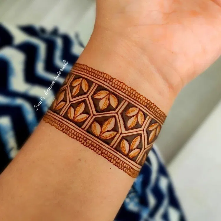 Aesthetic Simple Front Hand Mehndi Design for Diwali