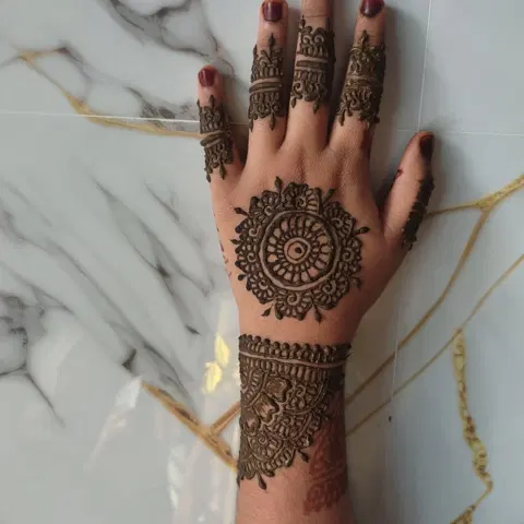 circle full hand mehndi design