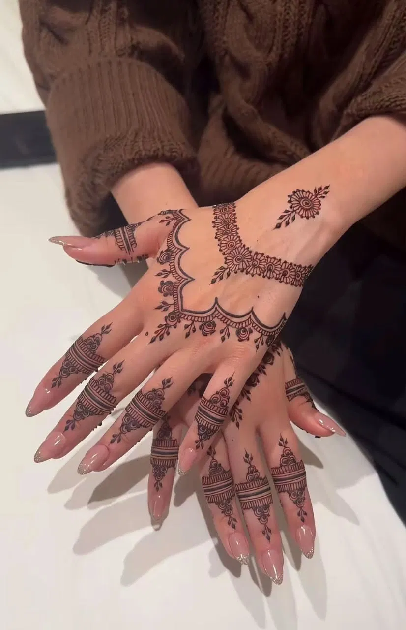 Aesthetic Minimal Arm Mehndi Design with Flowers