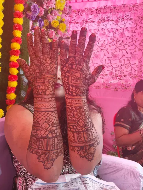 figure full hand mehndi design