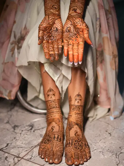 figure mehndi design