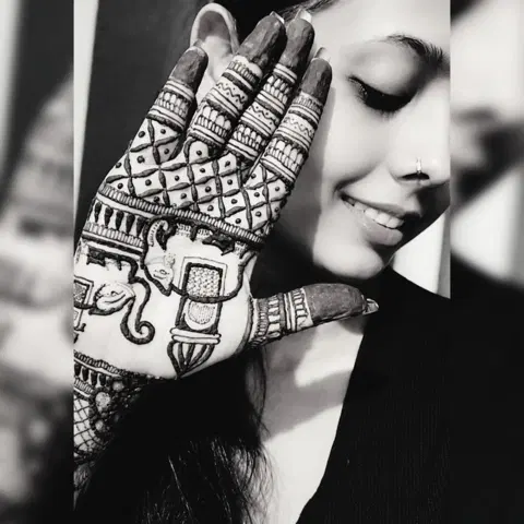 simple figure back hand mehndi design