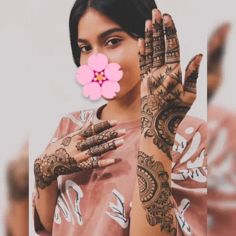 stylish heart back hand mehndi design