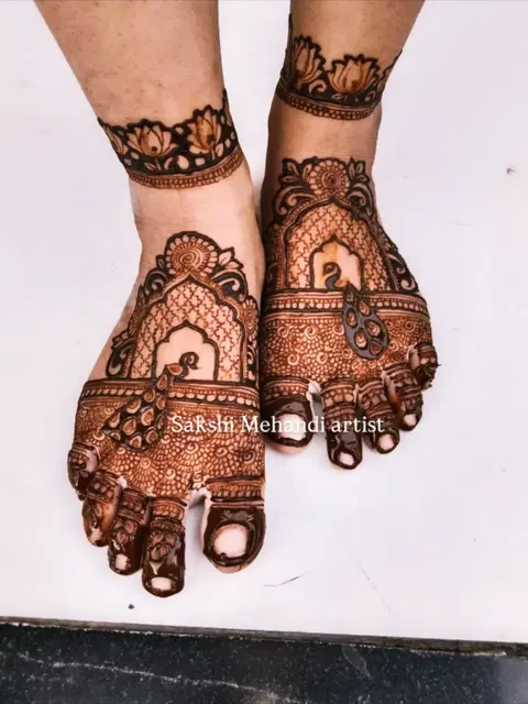 bridal figure foot mehndi design