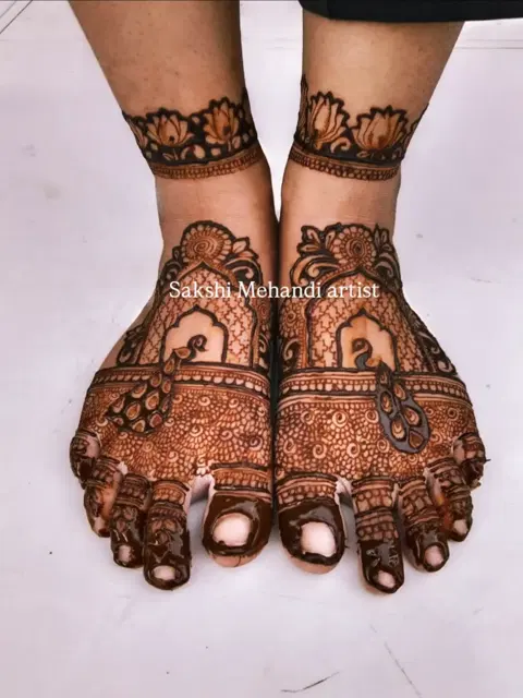 bridal figure foot mehndi design