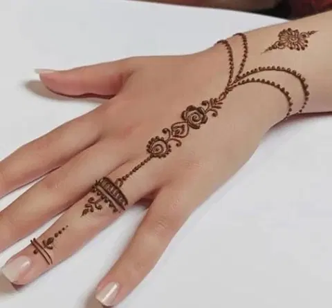 minimal simple back hand mehndi design
