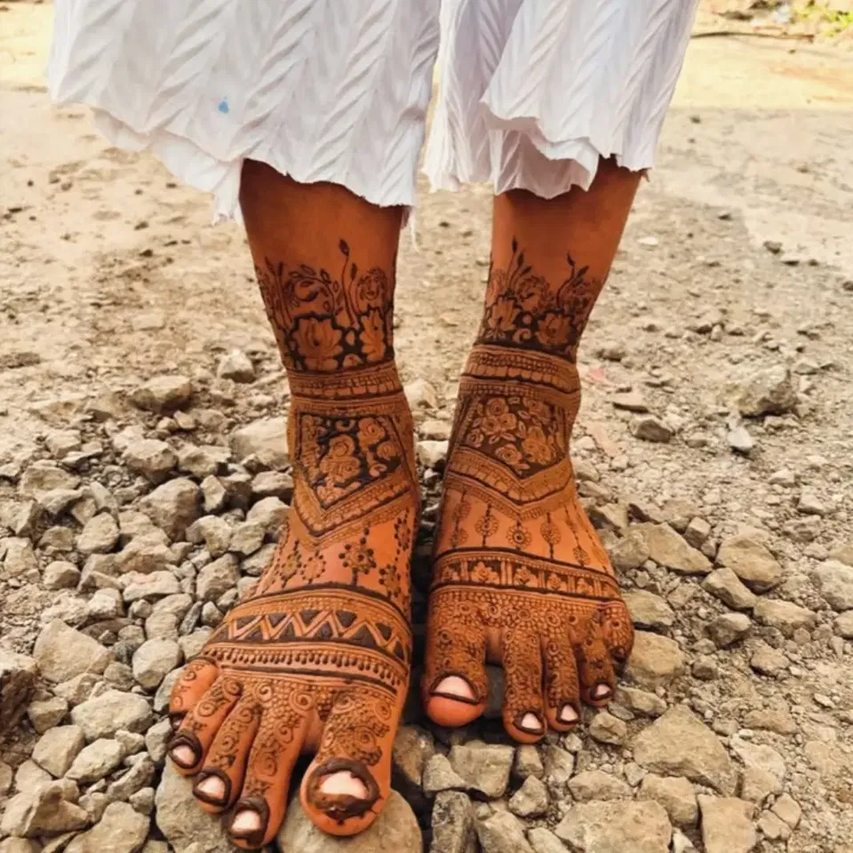 Simple Back Hand Mehndi Design with Figures