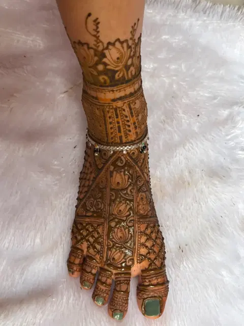 full hand mehndi design