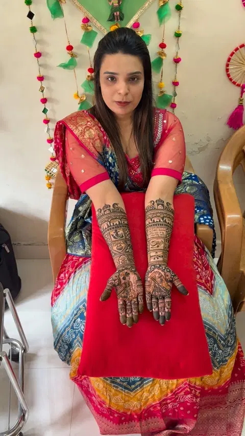 bridal front hand mehndi design