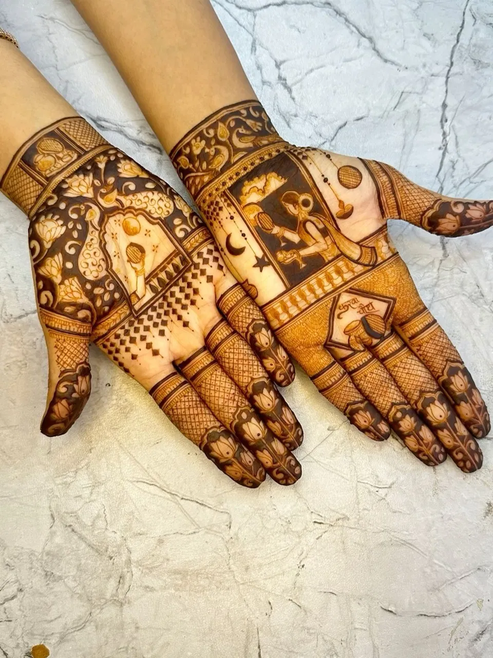 Mehndi Design with Figures and Moon