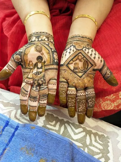 simple figure mehndi design