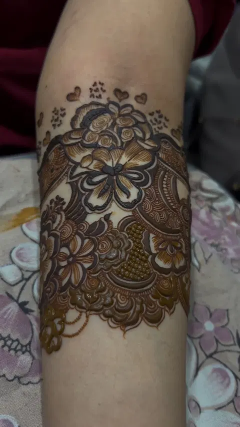 back hand mehndi design