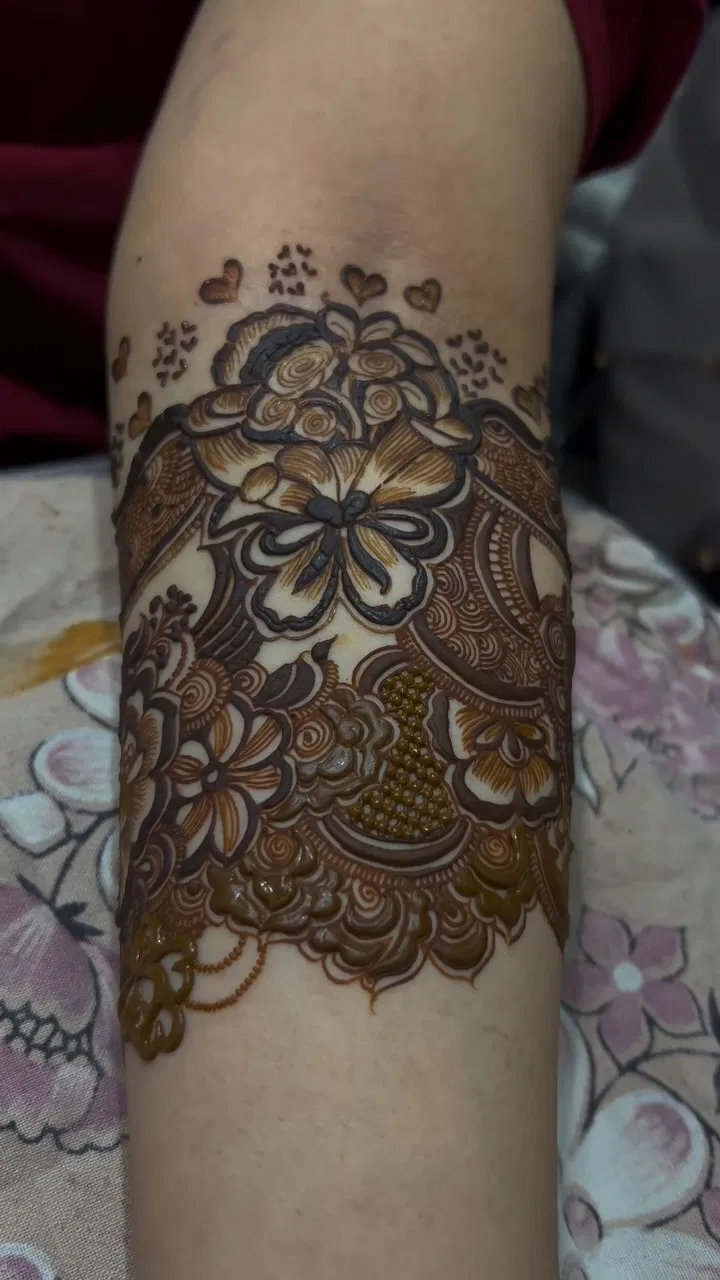Back Hand Mehndi Design (2)