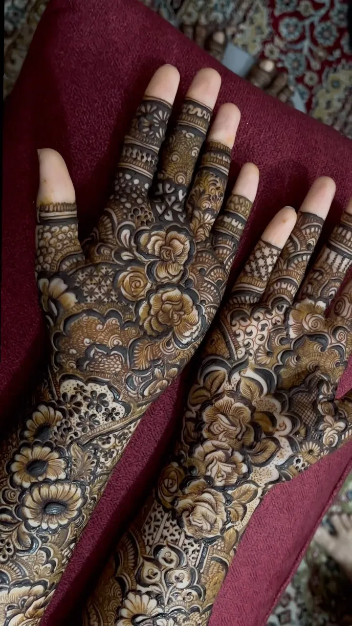 Front Hand Mehndi Design (2)