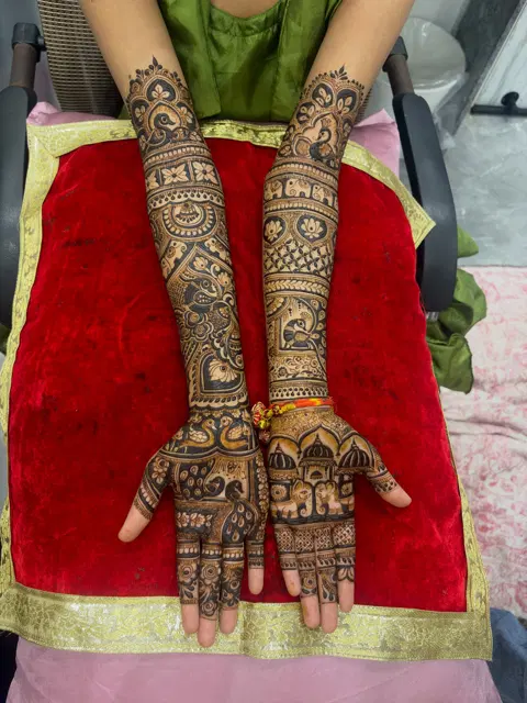 figure full hand mehndi design