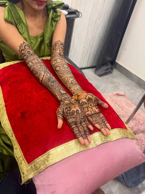 simple jaal front hand mehndi design