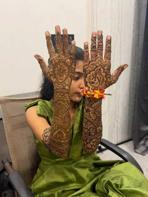 full hand mehndi design