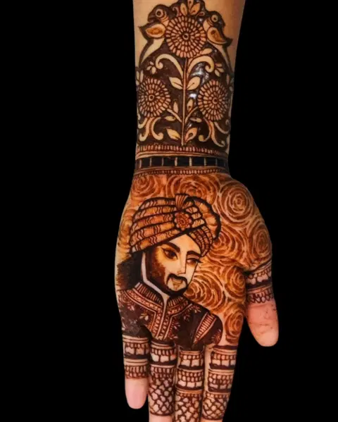 figure front hand mehndi design