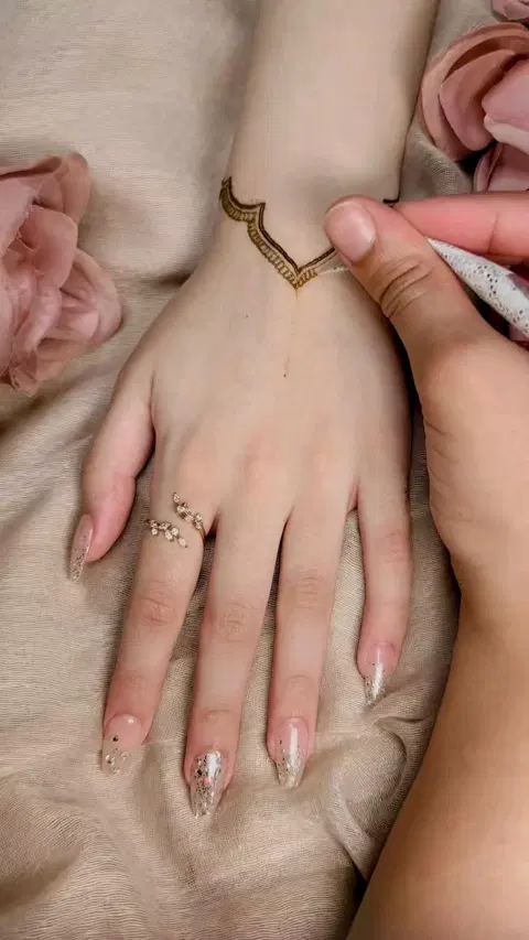 simple back hand mehndi design