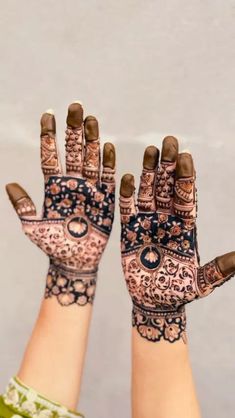 front hand mehndi design