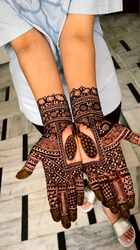 aesthetic bridal figure back hand mehndi design