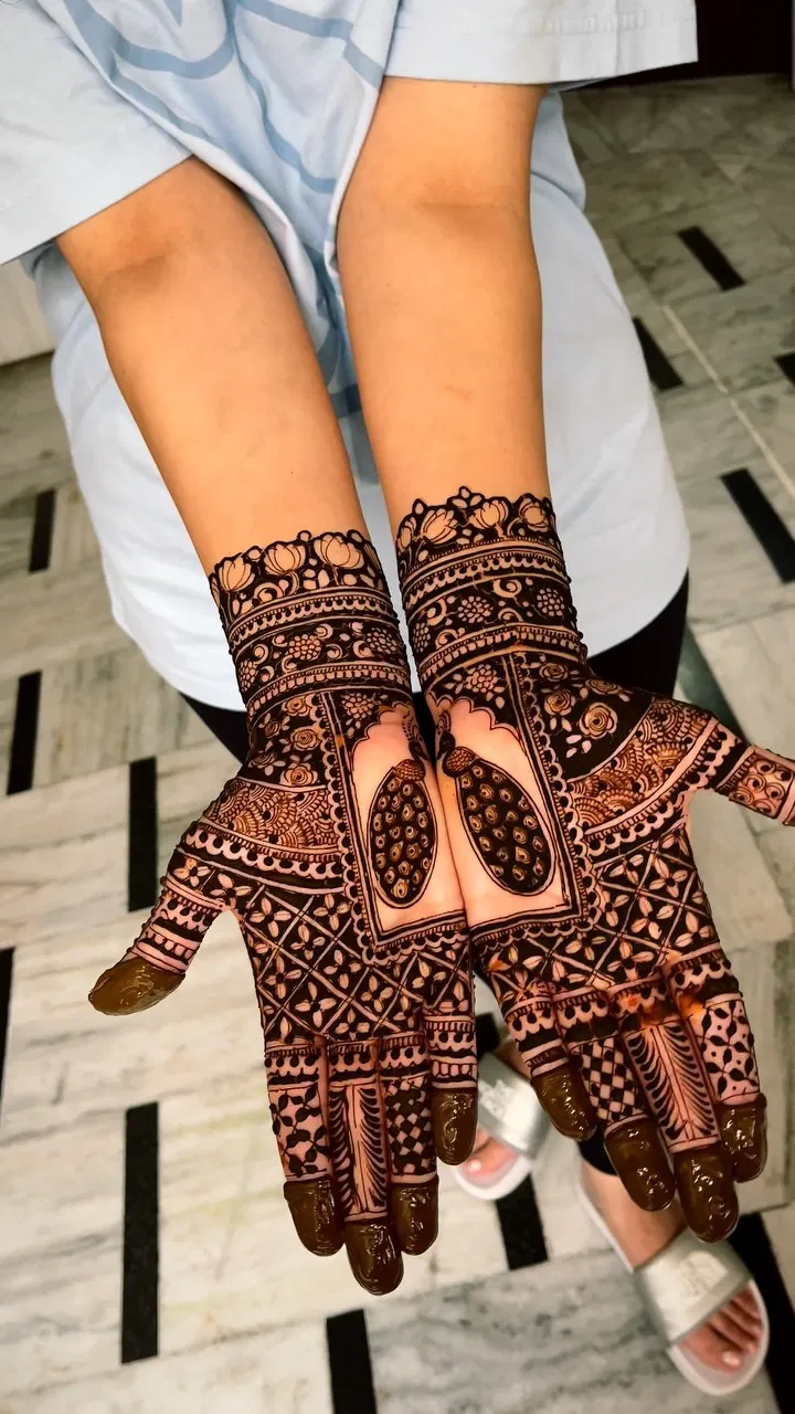 Aesthetic Bridal Back Hand Mehndi Design with Figures (12)