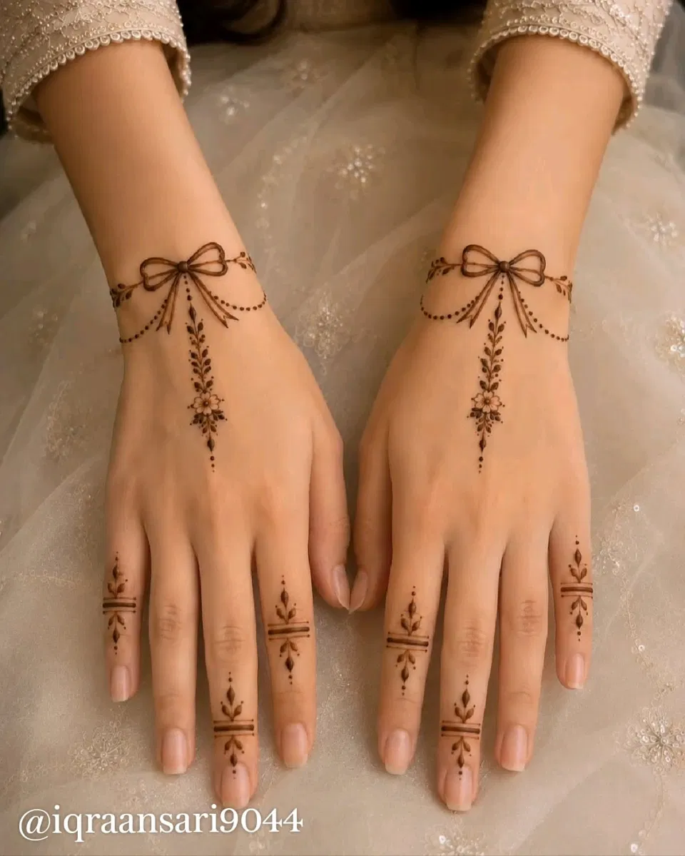 Aesthetic Simple Back Hand Mehndi Design (6)