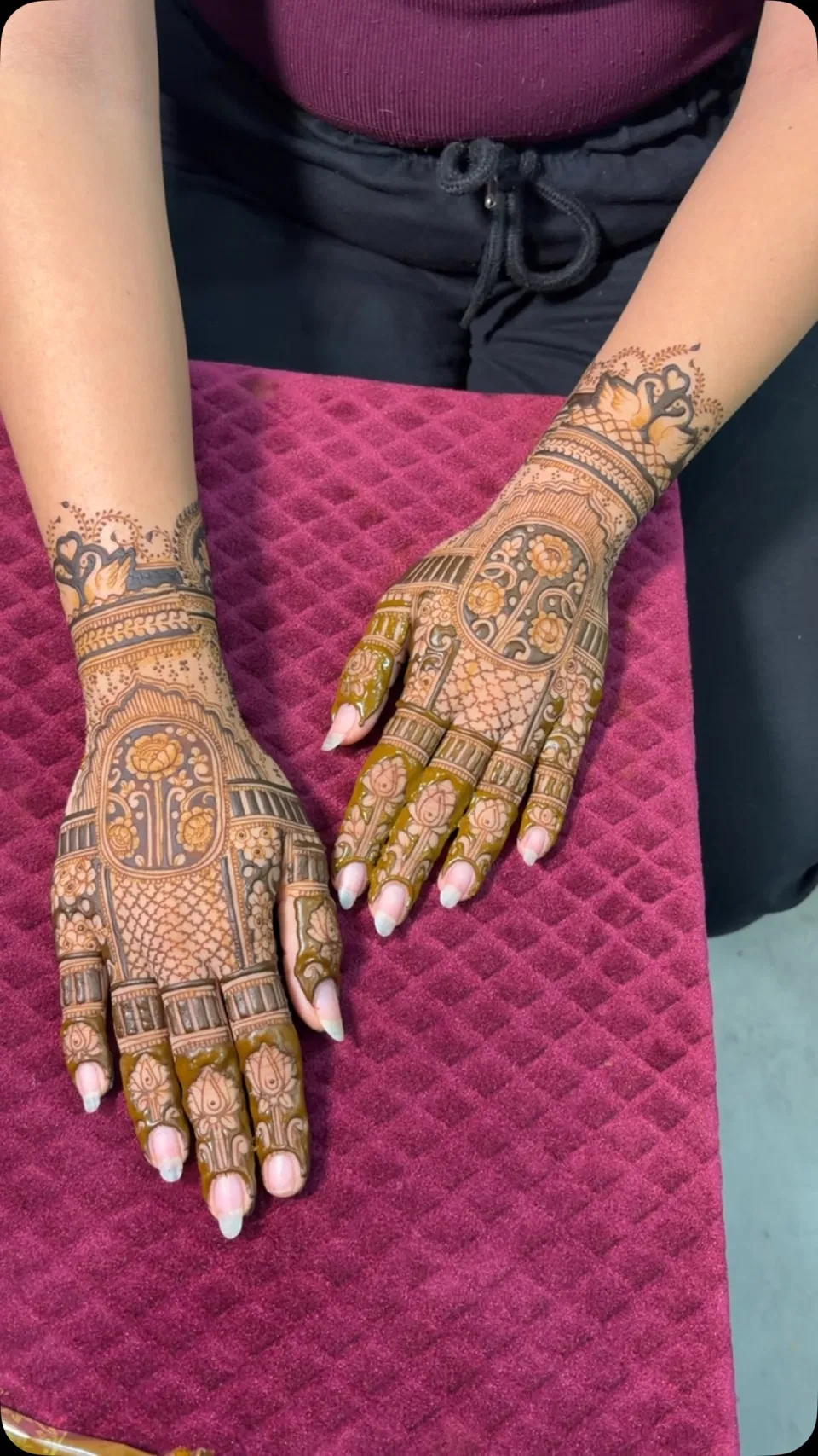 Back Hand Mehndi Design