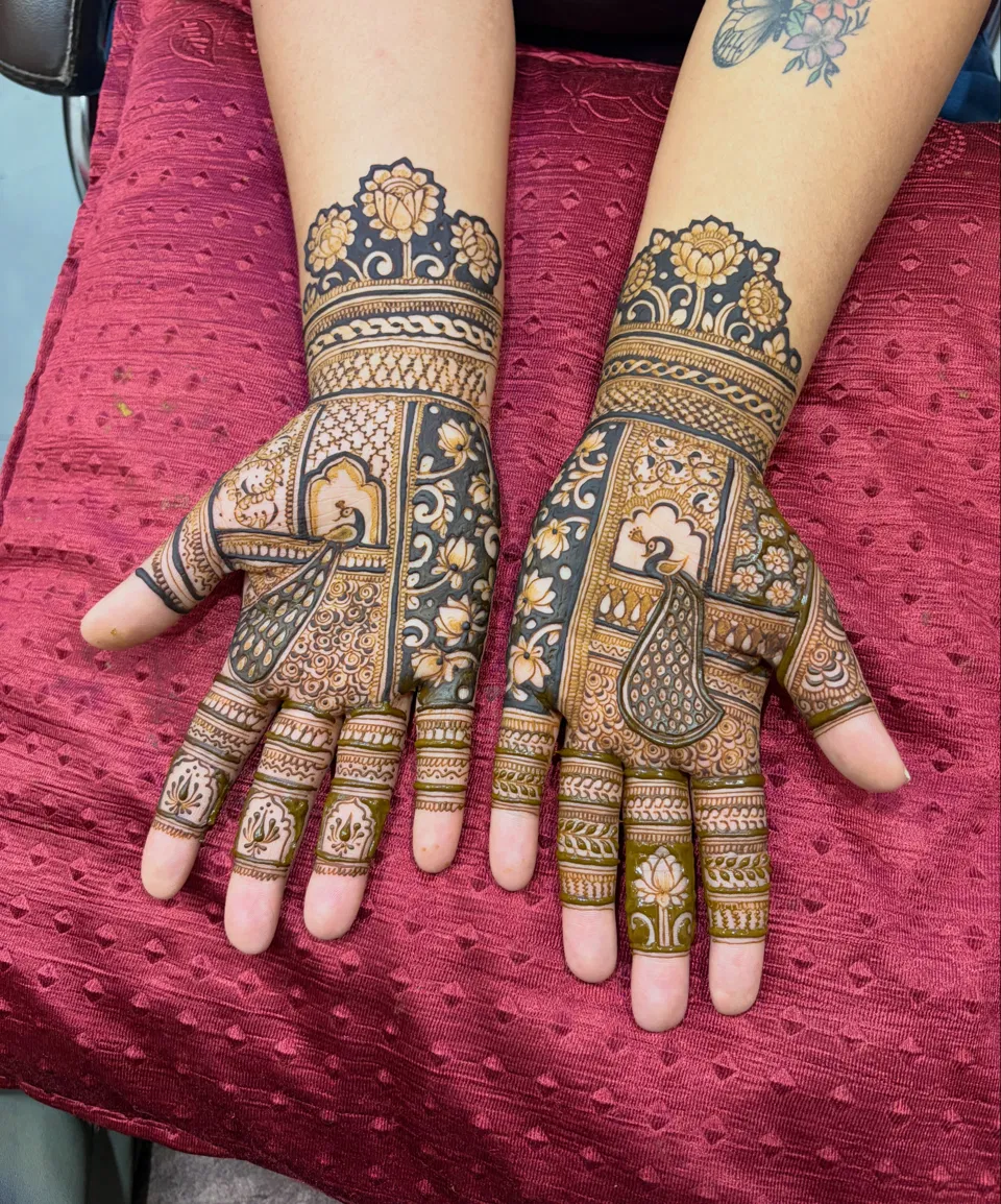 Back Hand Mehndi Design (2)