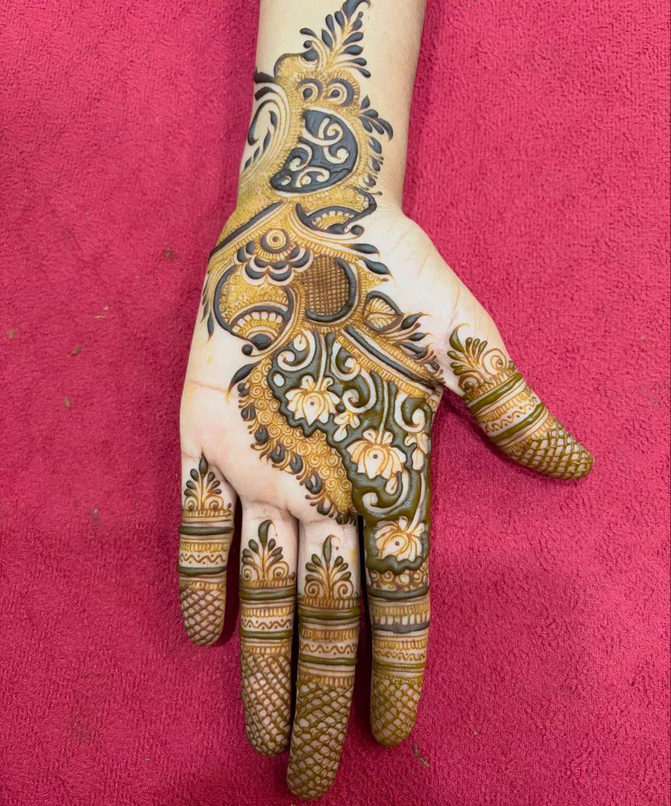 Arabic Bridal Front Hand Mehndi Design