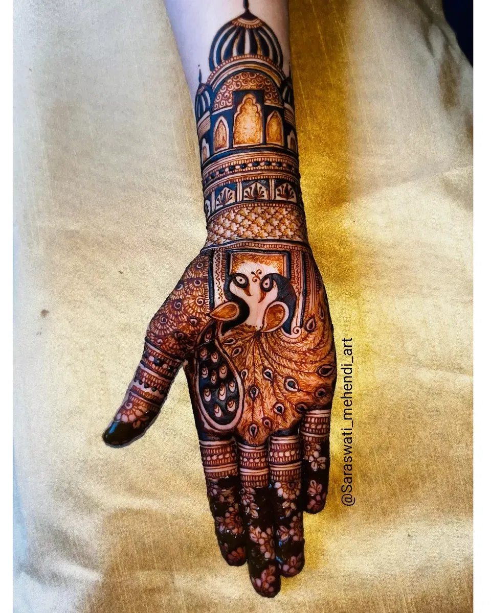 Aesthetic Bridal Mehndi Design with Figures