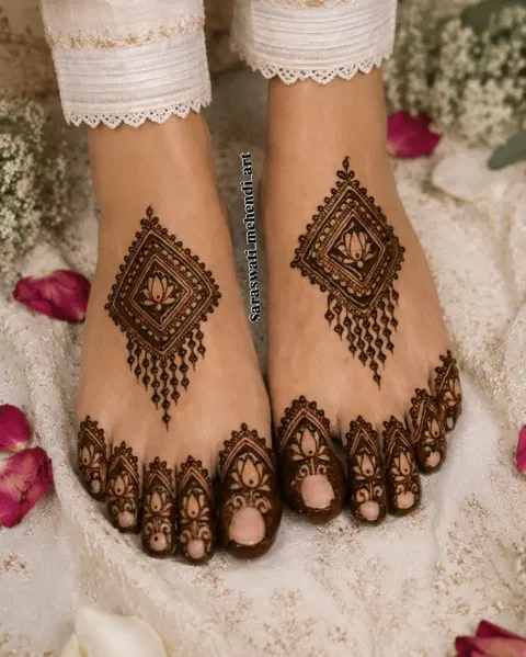 simple jaal foot mehndi design