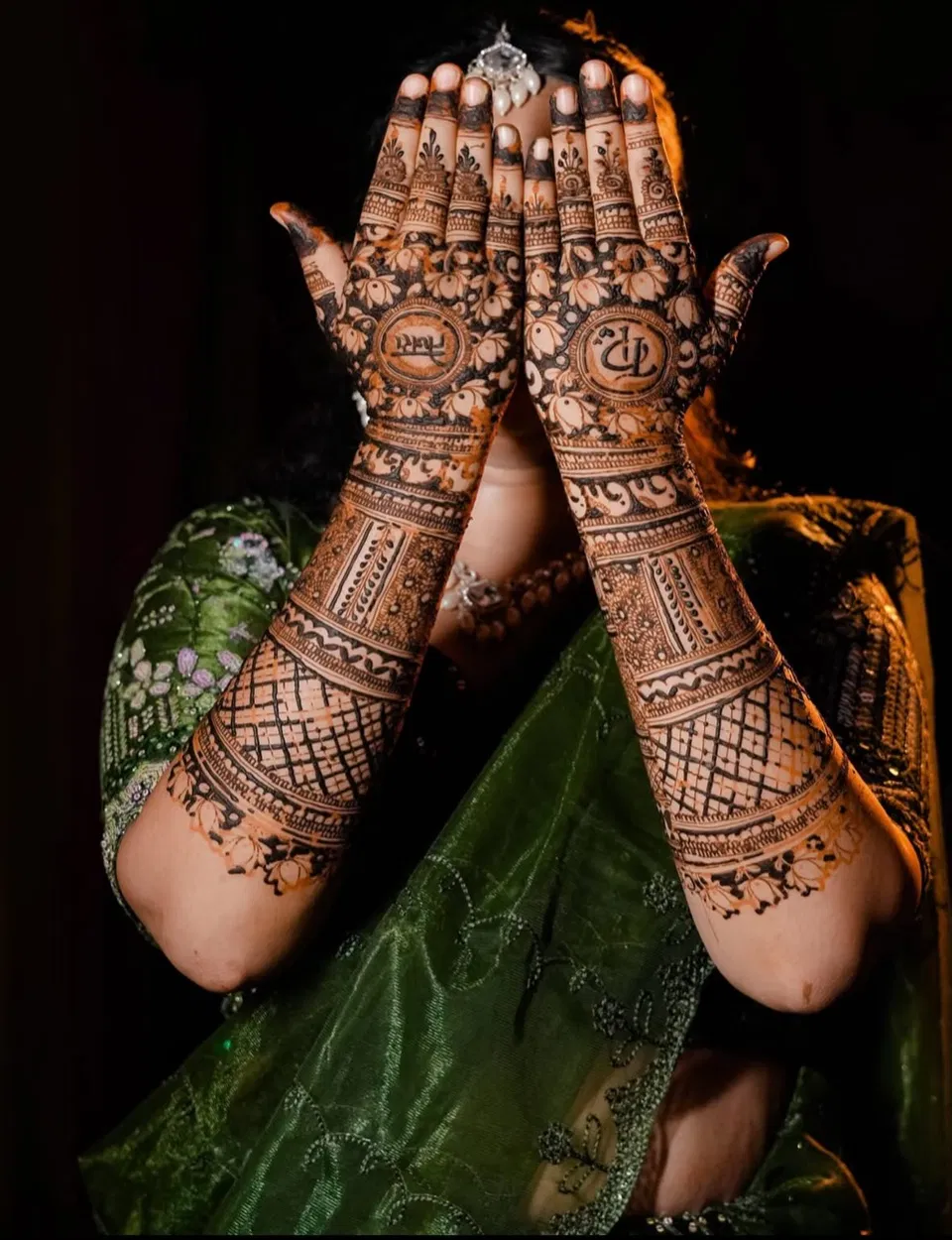 Back Hand Mehndi Design with Figures (3)